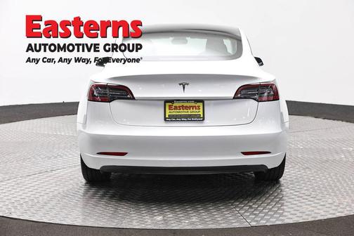 Pearl White Multi-Coat 2023 Tesla Model 3 Standard Range