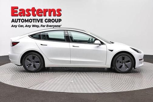 Pearl White Multi-Coat 2023 Tesla Model 3 Standard Range