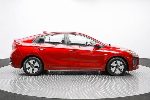 Photo 4 of 62 of 2019 Hyundai IONIQ Hybrid Blue