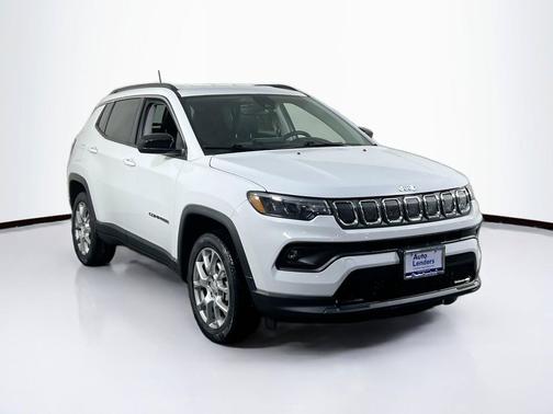 Bright White Clearcoat 2022 Jeep Compass Latitude Lux