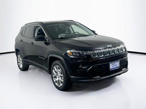 Diamond Black Crystal Pearlcoat 2022 Jeep Compass Latitude Lux