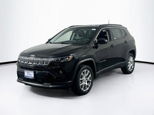 Diamond Black Crystal Pearlcoat 2022 Jeep Compass Latitude Lux