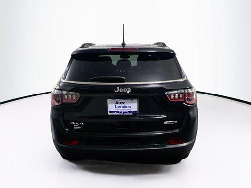 Diamond Black Crystal Pearlcoat 2022 Jeep Compass Latitude Lux