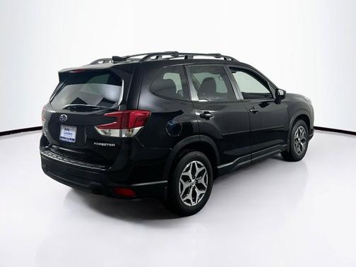 Crystal Black Silica 2023 Subaru Forester Premium