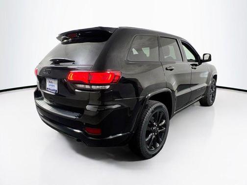 2022 Jeep Grand Cherokee Laredo