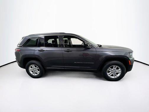 2022 Jeep Grand Cherokee Laredo