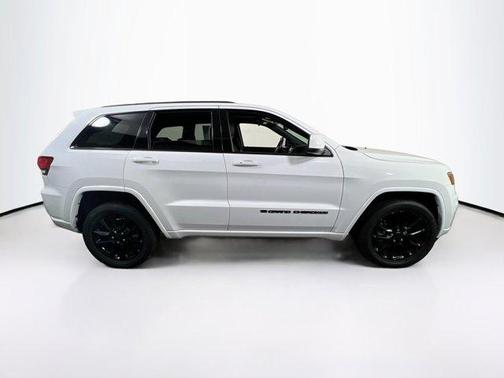 2022 Jeep Grand Cherokee Laredo