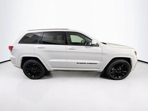 2022 Jeep Grand Cherokee Laredo
