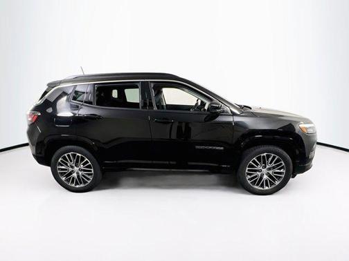 Diamond Black Crystal Pearlcoat 2022 Jeep Compass Limited