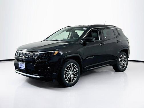 Diamond Black Crystal Pearlcoat 2022 Jeep Compass Limited