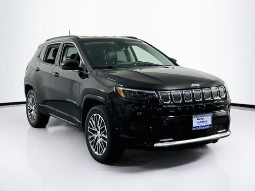 Diamond Black Crystal Pearlcoat 2022 Jeep Compass Limited