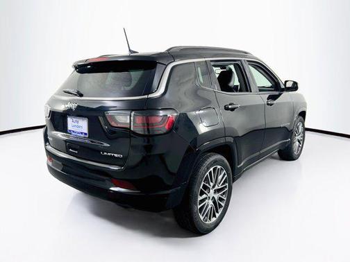 Diamond Black Crystal Pearlcoat 2022 Jeep Compass Limited