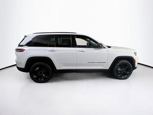 2022 Jeep Grand Cherokee Altitude