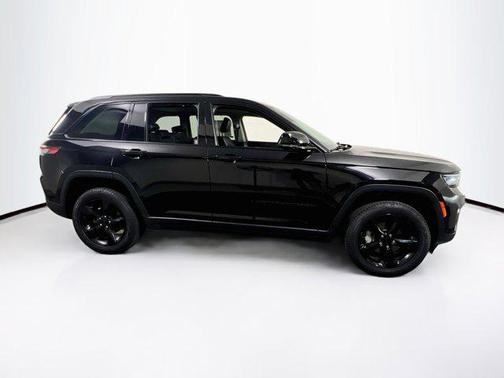 Diamond Black Crystal Pearlcoat 2023 Jeep Grand Cherokee Limited