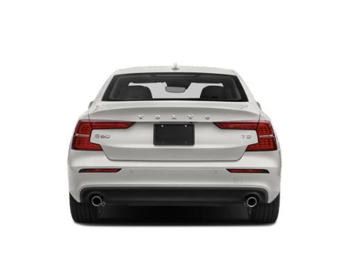 Crystal White Metallic 2022 Volvo S60 T5 Momentum