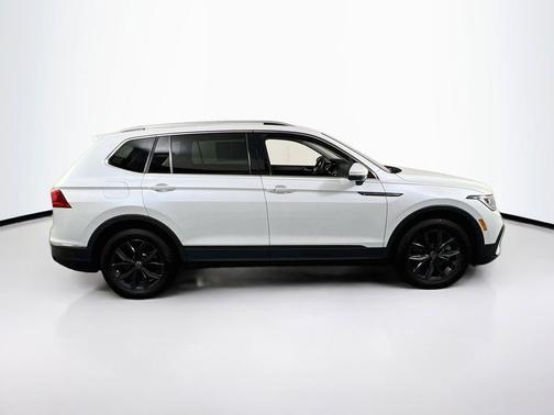 Opal White Pearl 2023 Volkswagen Tiguan 2.0T SE
