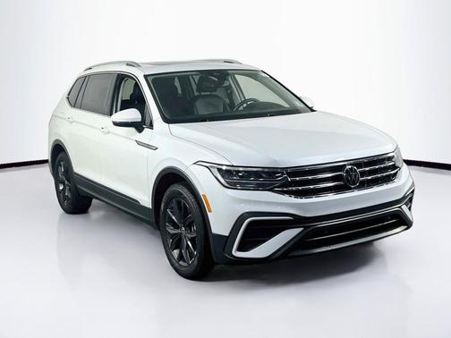 Opal White Pearl 2023 Volkswagen Tiguan 2.0T SE