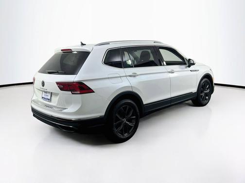 Opal White Pearl 2023 Volkswagen Tiguan 2.0T SE