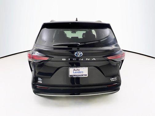 2021 Toyota Sienna Limited 7-Passenger