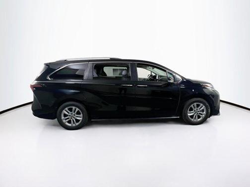 2021 Toyota Sienna Limited 7-Passenger