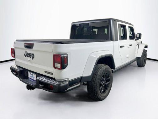 Bright White Clearcoat 2023 Jeep Gladiator Freedom 4x4