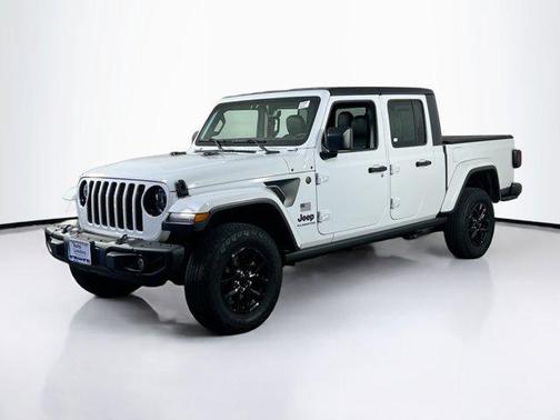 Bright White Clearcoat 2023 Jeep Gladiator Freedom 4x4