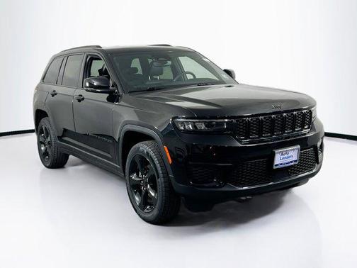 Diamond Black Crystal Pearlcoat 2023 Jeep Grand Cherokee Altitude