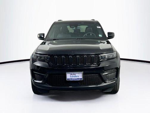 Diamond Black Crystal Pearlcoat 2023 Jeep Grand Cherokee Altitude