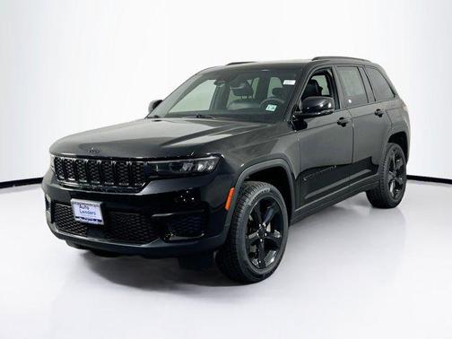 Diamond Black Crystal Pearlcoat 2023 Jeep Grand Cherokee Altitude