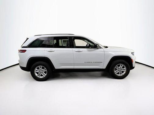 2022 Jeep Grand Cherokee Laredo
