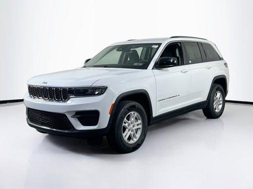 Bright White Clearcoat 2023 Jeep Grand Cherokee Laredo