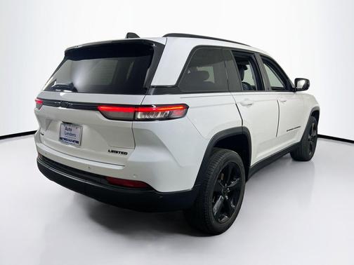 Bright White Clearcoat 2023 Jeep Grand Cherokee Limited
