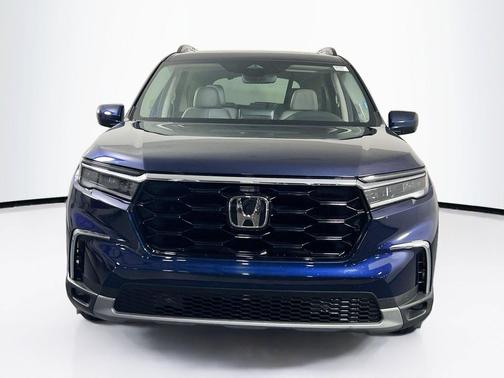 Obsidian Blue Pearl 2024 Honda Pilot Touring 8-Passenger