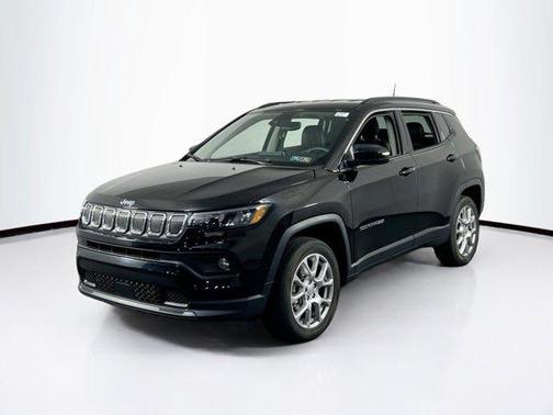 Diamond Black Crystal Pearlcoat 2022 Jeep Compass Latitude Lux