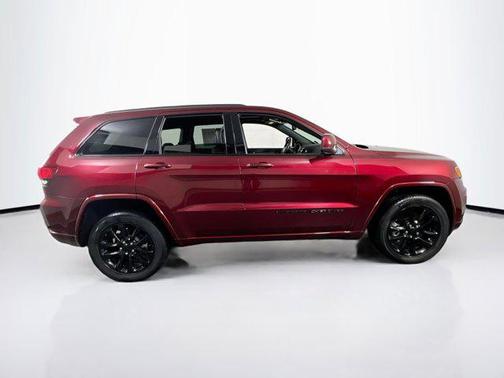 Velvet Red Pearlcoat 2022 Jeep Grand Cherokee Laredo