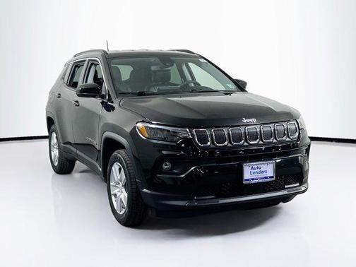 Diamond Black Crystal Pearlcoat 2022 Jeep Compass Latitude