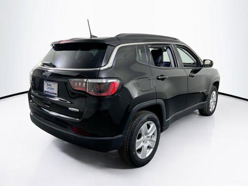 Diamond Black Crystal Pearlcoat 2022 Jeep Compass Latitude