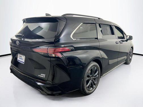 2021 Toyota Sienna XSE 7 Passenger