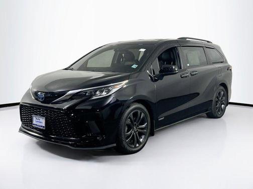2021 Toyota Sienna XSE 7 Passenger