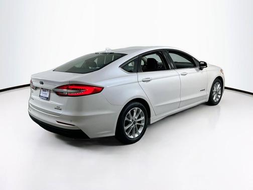 White 2019 Ford Fusion Hybrid SE