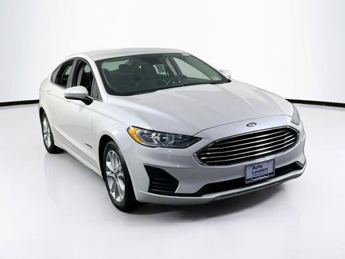 White 2019 Ford Fusion Hybrid SE