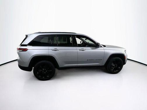 Silver Zynith 2023 Jeep Grand Cherokee Altitude