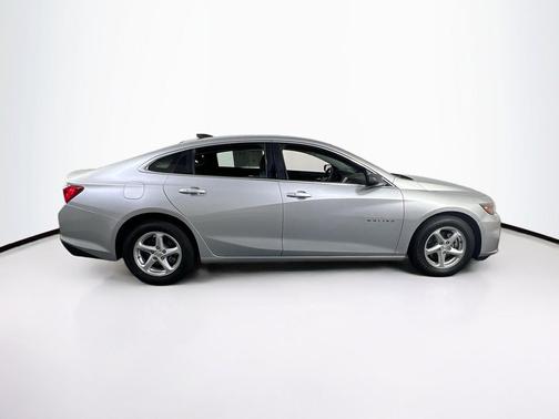Silver Ice Metallic 2017 Chevrolet Malibu 1LS