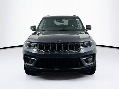 2022 Jeep Grand Cherokee Laredo