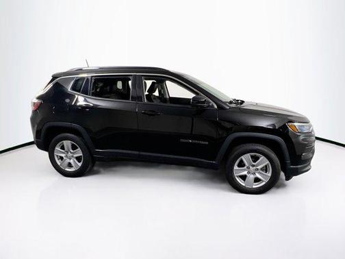 Diamond Black Crystal Pearlcoat 2022 Jeep Compass Latitude