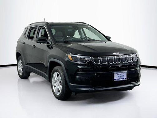 Diamond Black Crystal Pearlcoat 2022 Jeep Compass Latitude