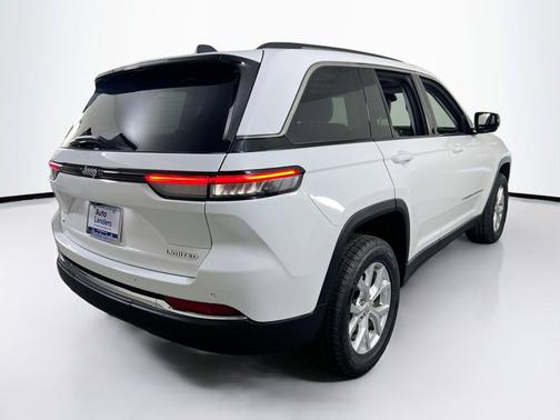 Bright White Clearcoat 2023 Jeep Grand Cherokee Limited