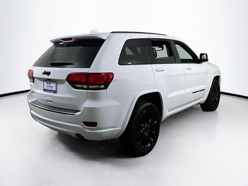 2022 Jeep Grand Cherokee Laredo