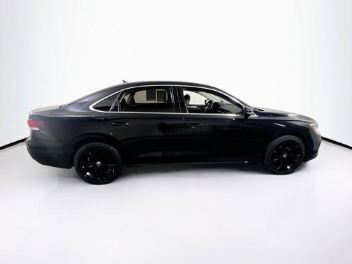 Deep Black Pearl 2021 Volkswagen Passat 2.0T SE