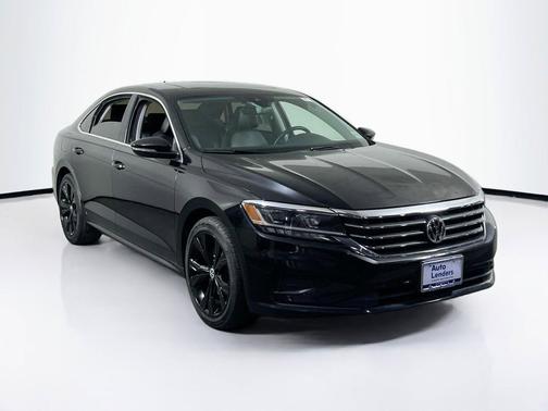 Deep Black Pearl 2021 Volkswagen Passat 2.0T SE